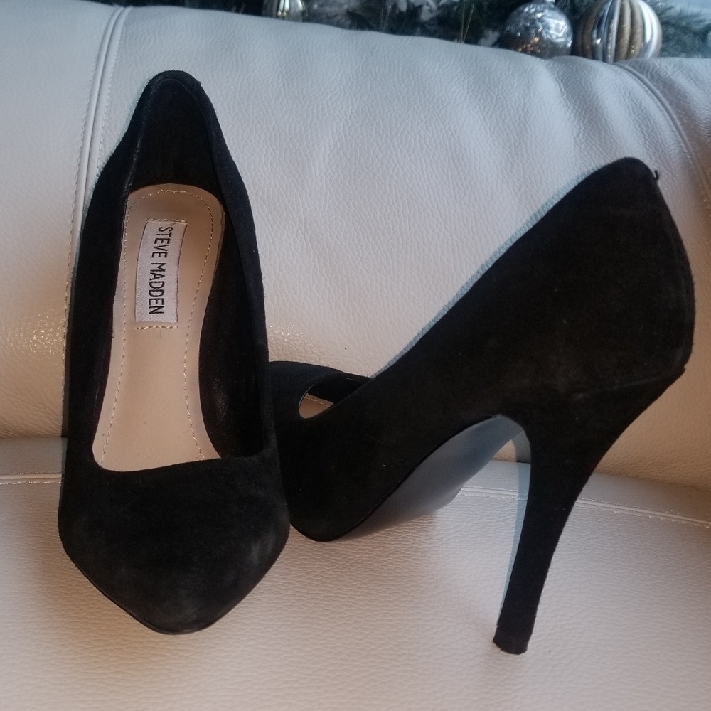 Steve Madden suede pumps